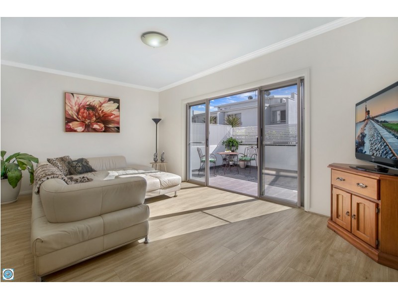 2/27 Rawlinson Avenue, Wollongong NSW 2500