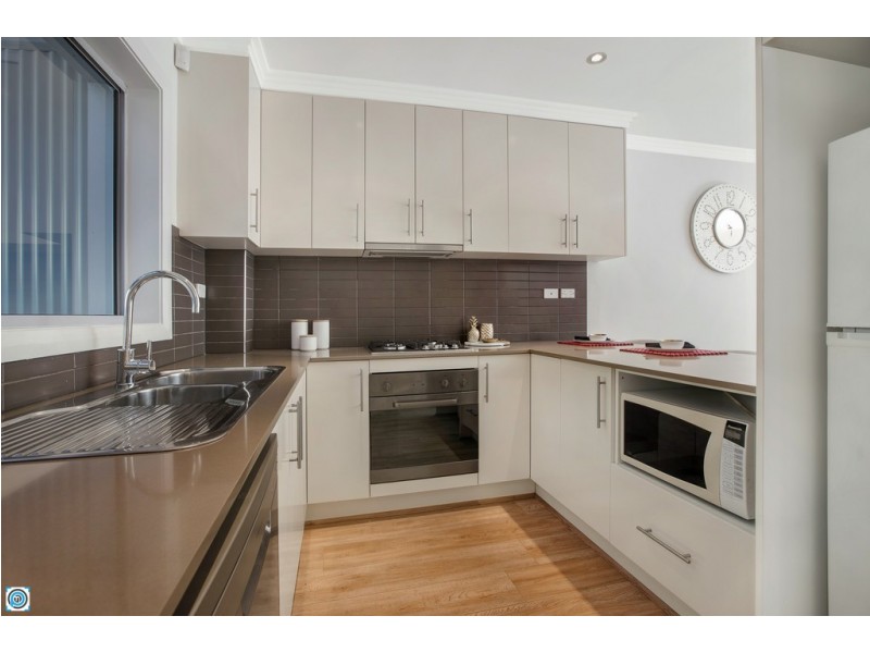 2/27 Rawlinson Avenue, Wollongong NSW 2500