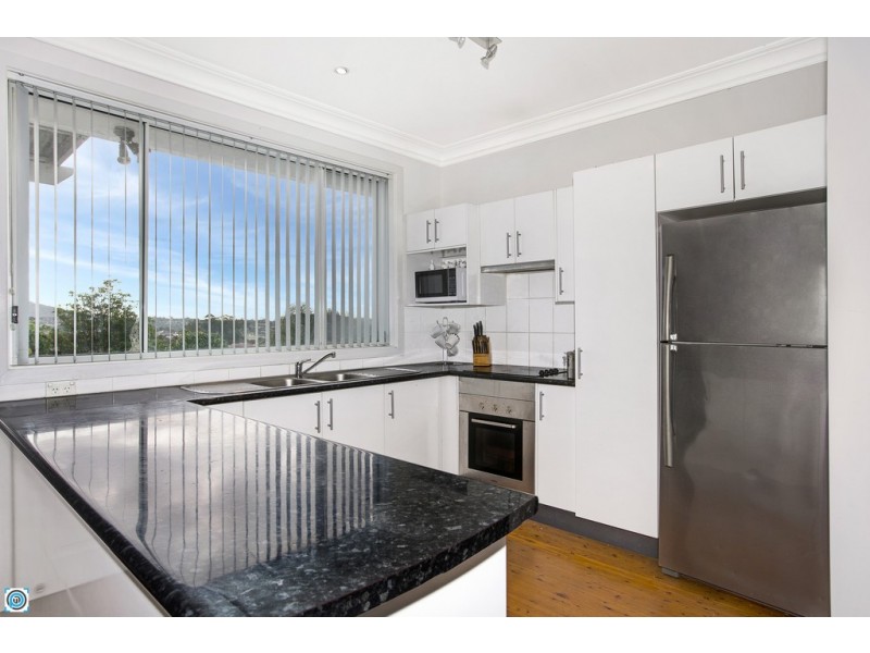 82 Blackman Parade, Unanderra NSW 2526