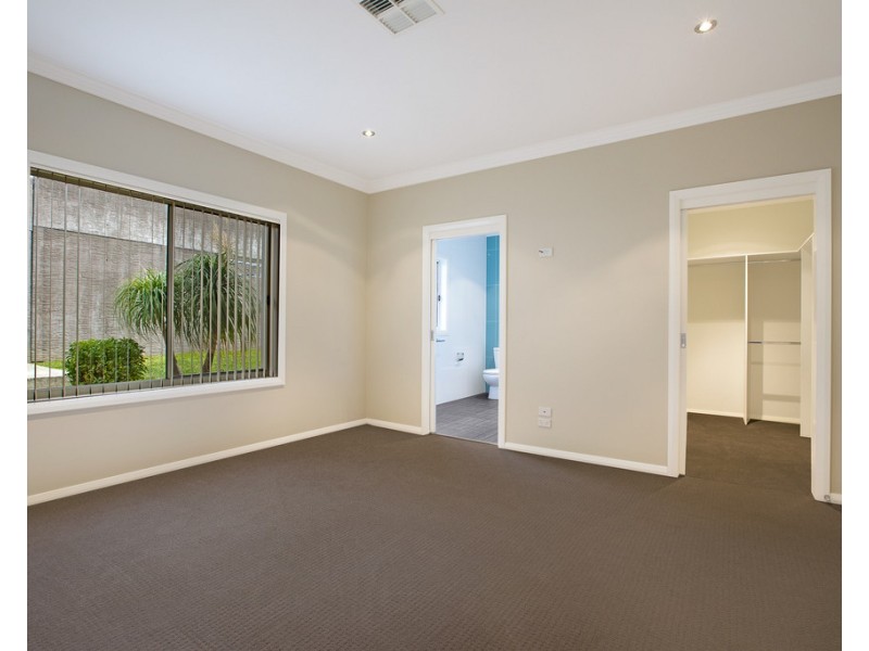 8 Stradbroke Avenue, Shell Cove NSW 2529