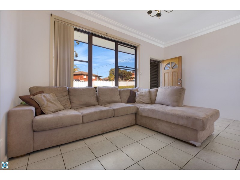 14 Derowie Crescent, Lake Heights NSW 2502