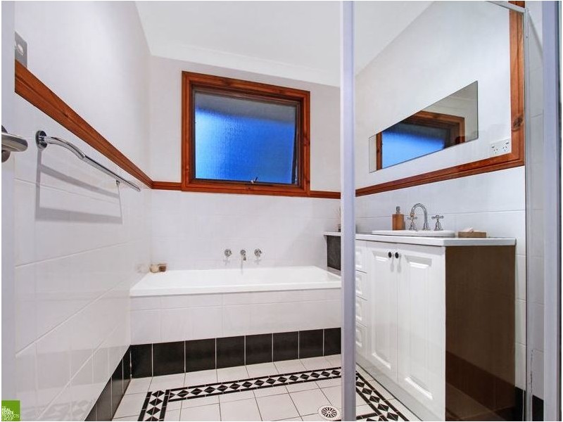 1 Aviemore Place, Figtree NSW 2525