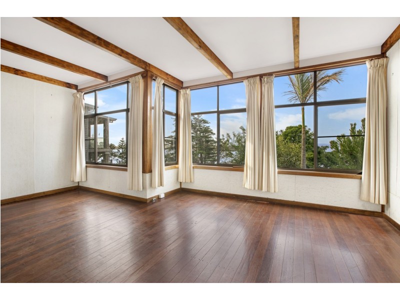 5 Northcliffe Drive, Lake Heights NSW 2502