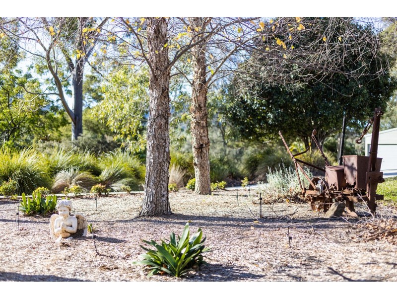 87 William James Drive, Mount Kembla NSW 2526