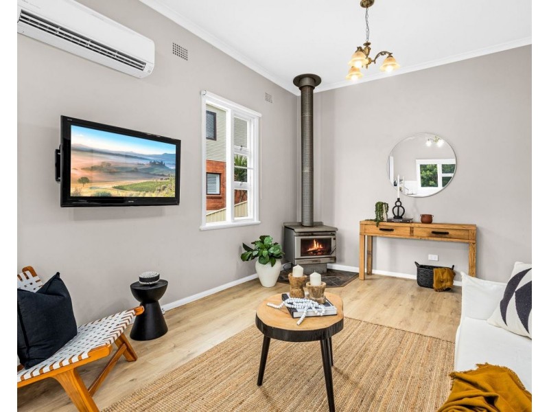 30 Pooroka Avenue, West Wollongong NSW 2500