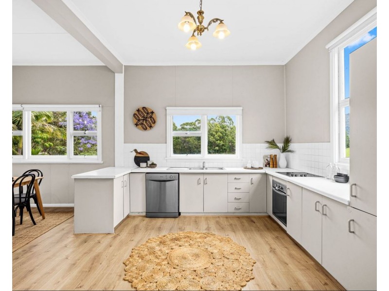 30 Pooroka Avenue, West Wollongong NSW 2500