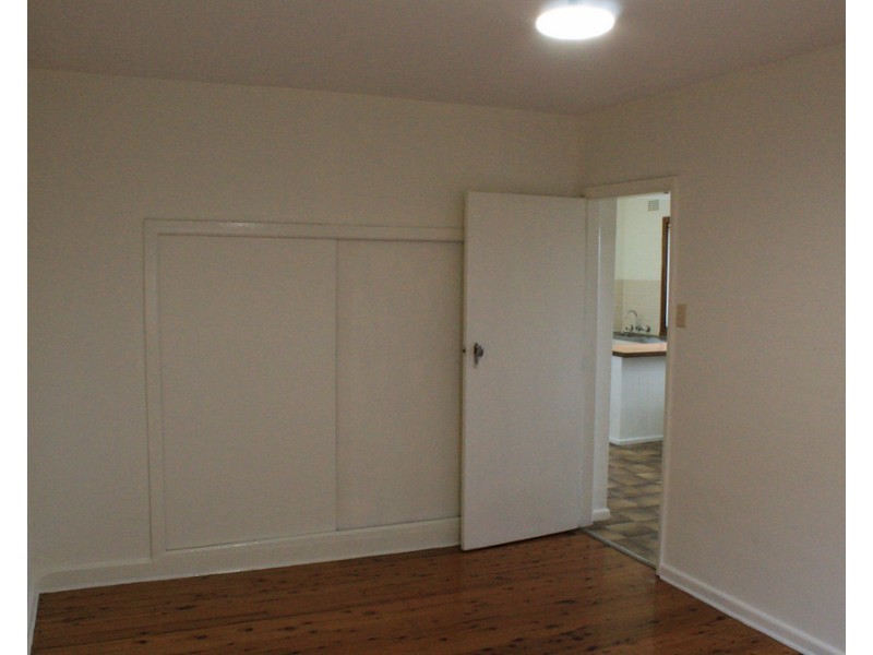 2/41 Weringa Avenue, Lake Heights NSW 2502