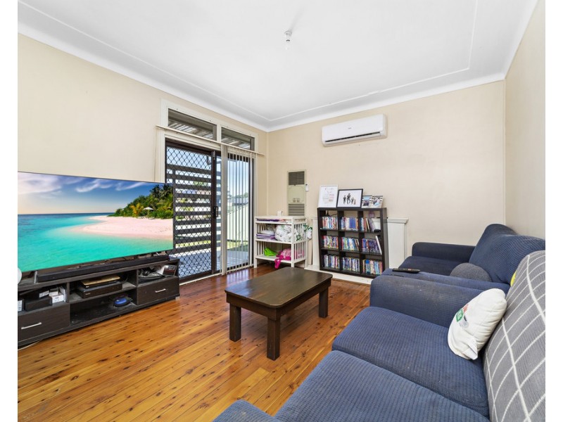 20 Blackman Parade, Unanderra NSW 2526