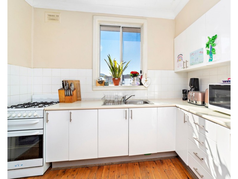 20 Blackman Parade, Unanderra NSW 2526