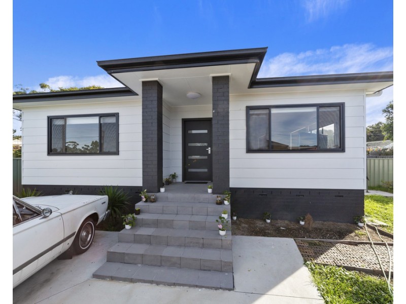 20 Blackman Parade, Unanderra NSW 2526