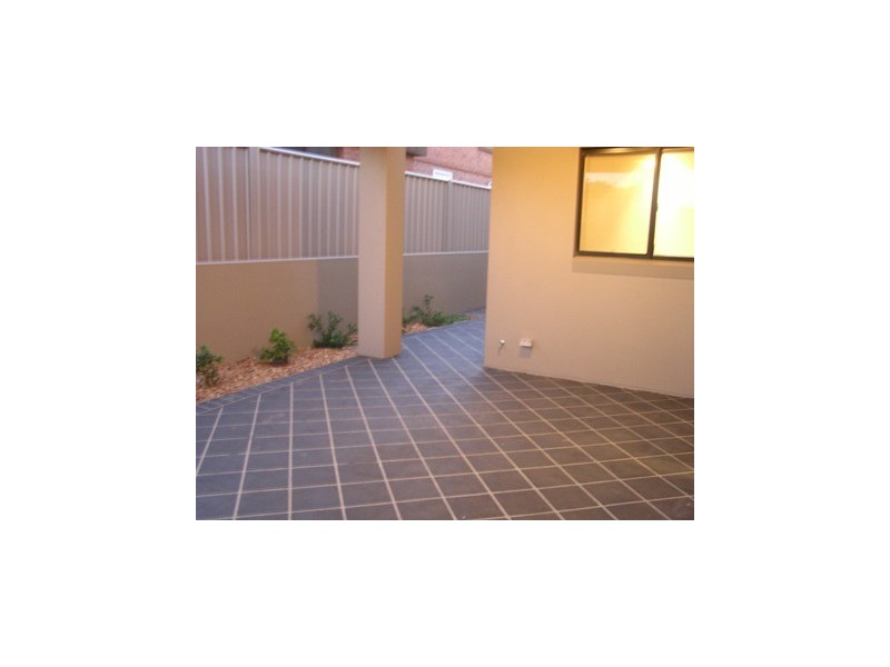1/52A BRIDGE  STREET, Coniston NSW 2500