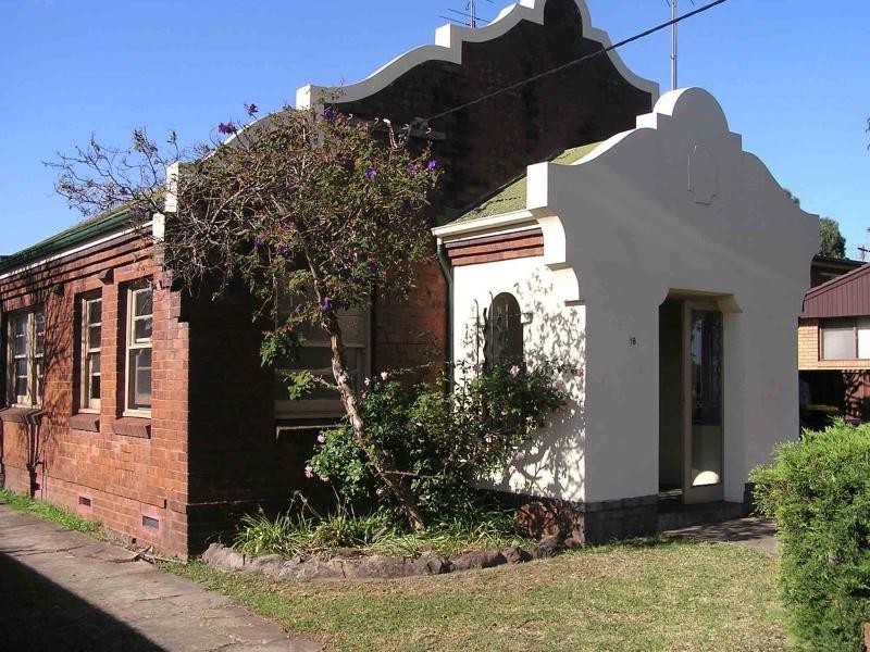 3/18 BRIDGE STREET, Coniston NSW 2500