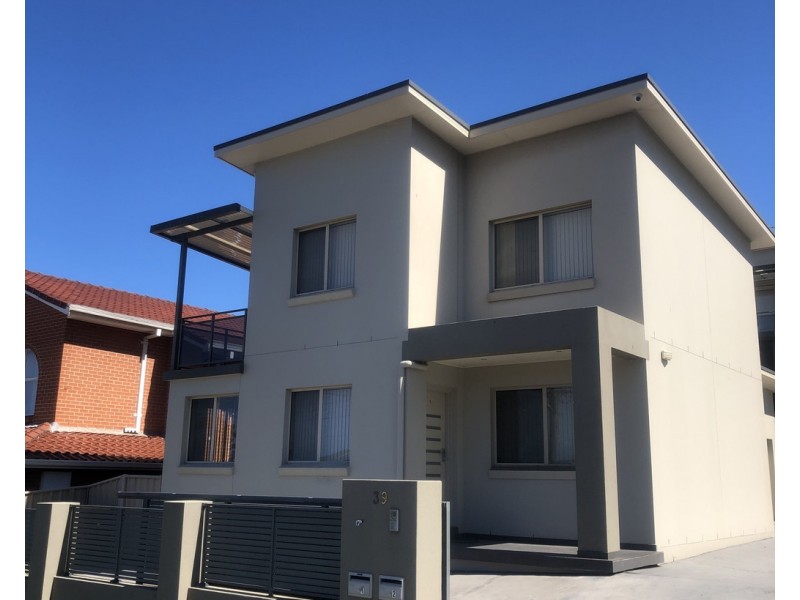 1/39 Heaslip Street, Coniston NSW 2500