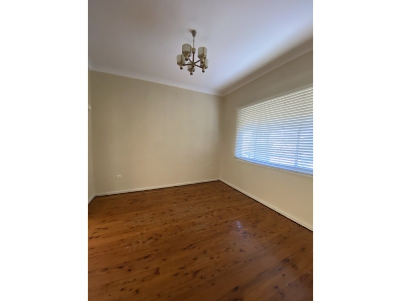 24 STAFF STREET, Wollongong NSW 2500