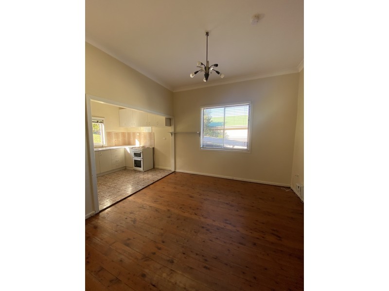 24 STAFF STREET, Wollongong NSW 2500