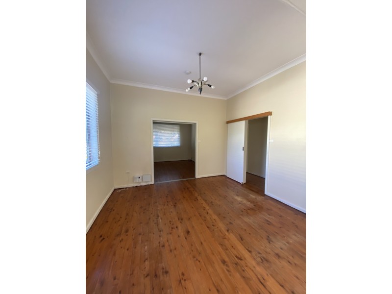24 STAFF STREET, Wollongong NSW 2500