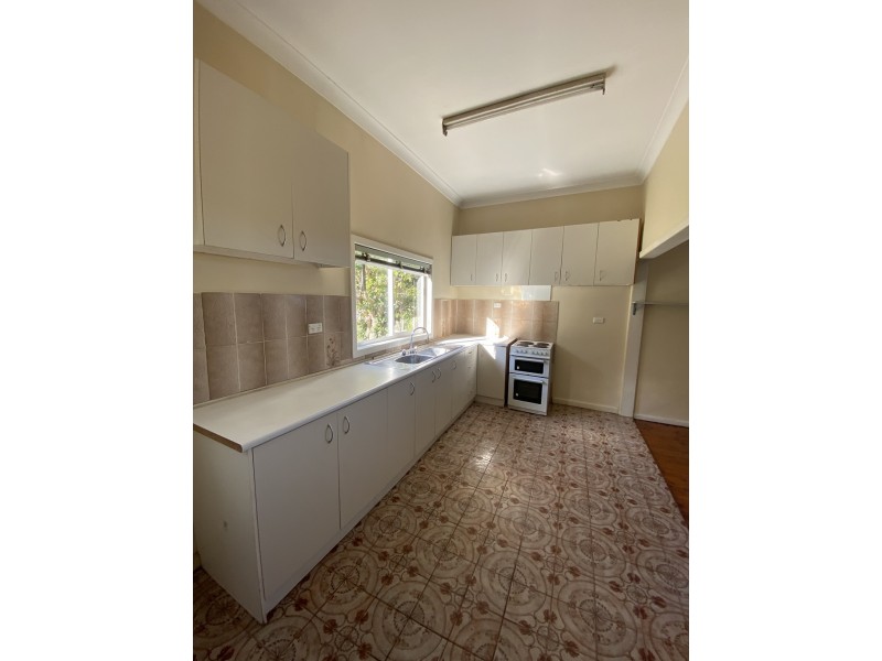 24 STAFF STREET, Wollongong NSW 2500