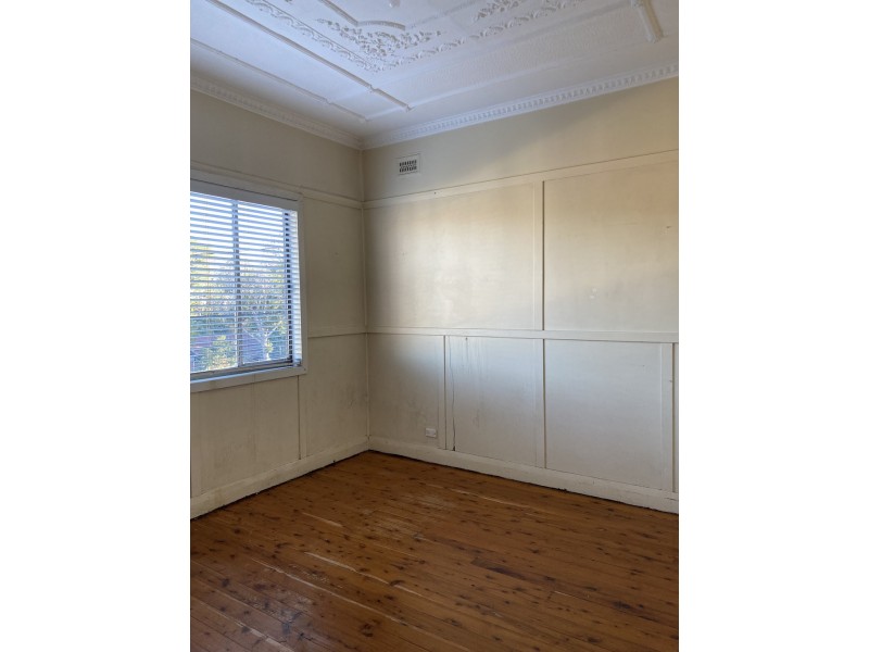 24 STAFF STREET, Wollongong NSW 2500