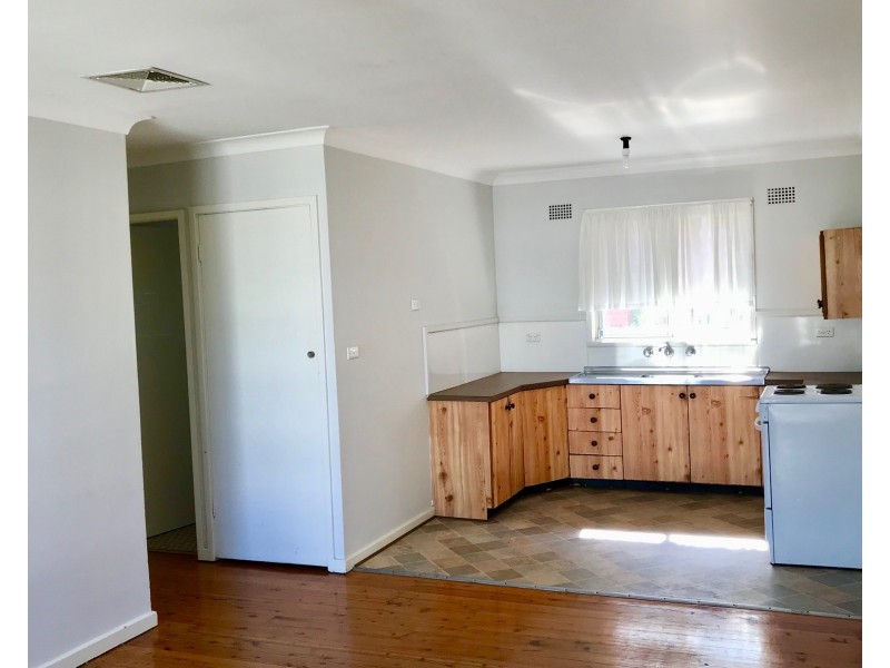 1/10 Pine Crescent, Coniston NSW 2500