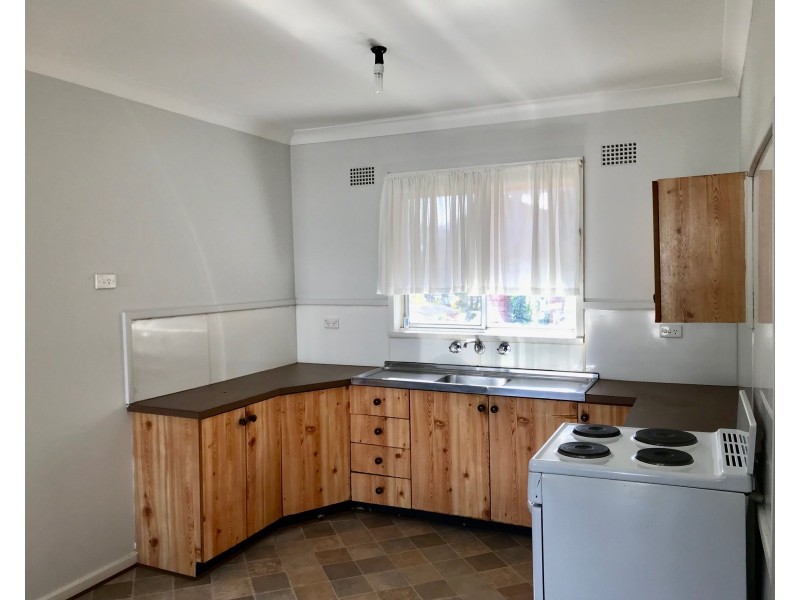 1/10 Pine Crescent, Coniston NSW 2500