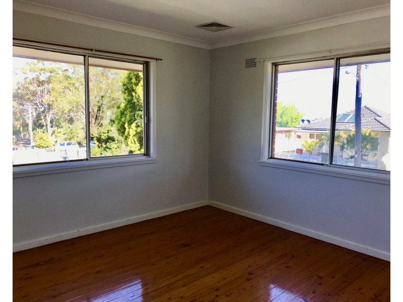 1/10 Pine Crescent, Coniston NSW 2500