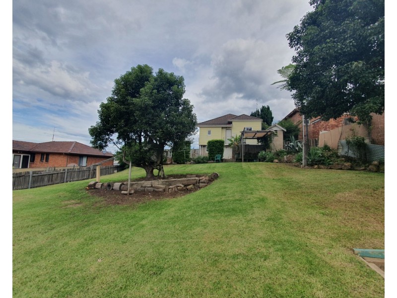 56 BRIDGE STREET, Coniston NSW 2500