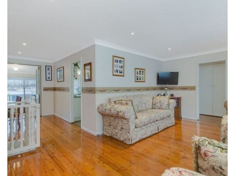 18 Loch Carron Avenue, Farmborough Heights NSW 2526