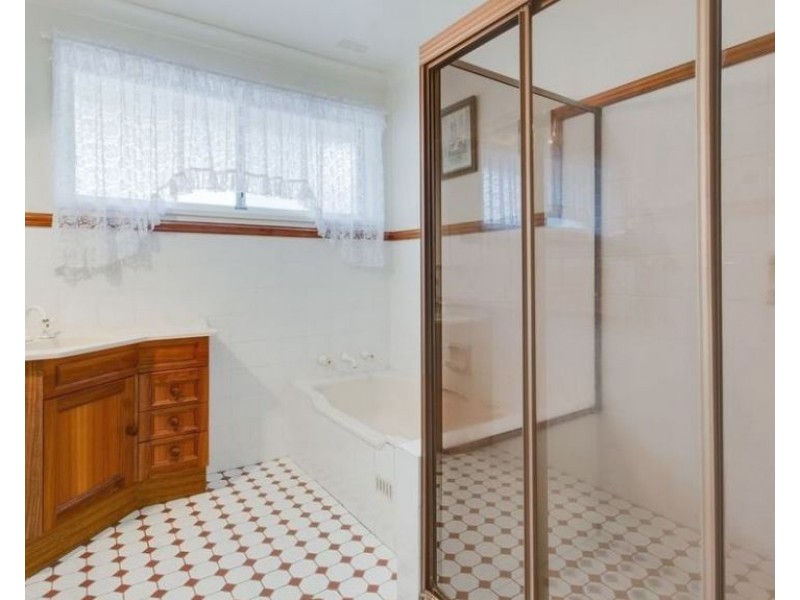 18 Loch Carron Avenue, Farmborough Heights NSW 2526