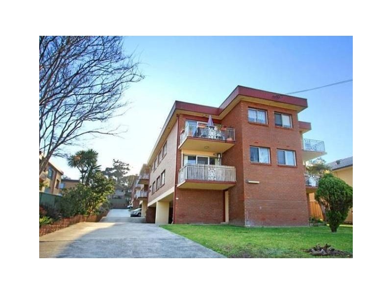 3/8 Myrtle Street, Coniston NSW 2500