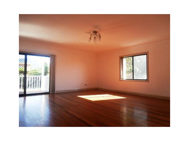 8 PORTER STREET, North Wollongong NSW 2500