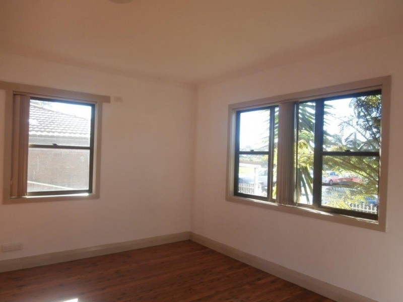 8 PORTER STREET, North Wollongong NSW 2500