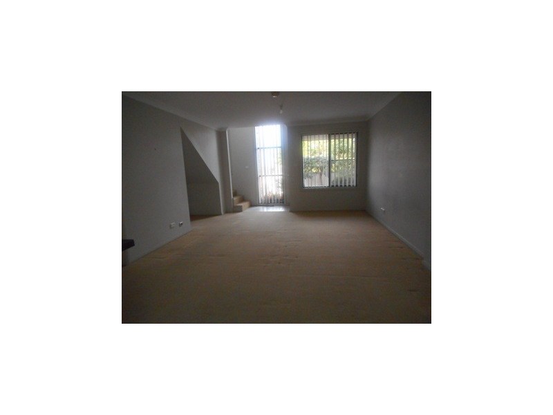 6/17-19 ROBERTSON ST, Coniston NSW 2500