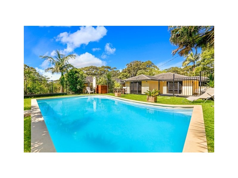 15 HIGHLANDS PARADE, Bulli NSW 2516