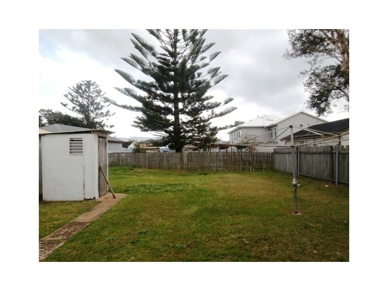 2 Lassiter Avenue, Woonona NSW 2517