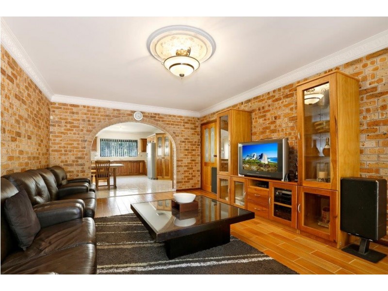 4 STAFF ROAD, Cordeaux Heights NSW 2526