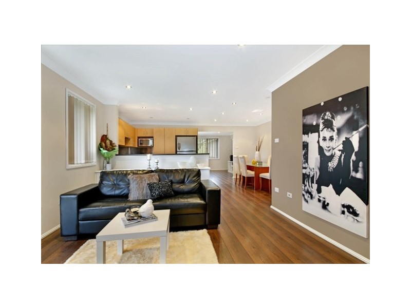 285 Flagstaff Road, Lake Heights NSW 2502