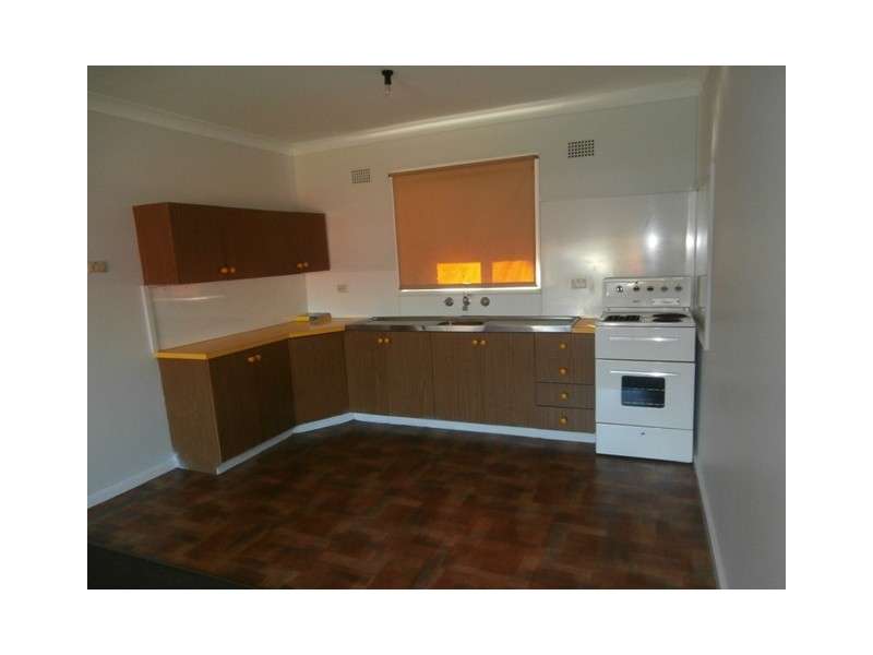 5/10 PINE CRESCENT, Coniston NSW 2500