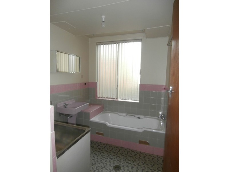 1/44 Bridge Street, Coniston NSW 2500