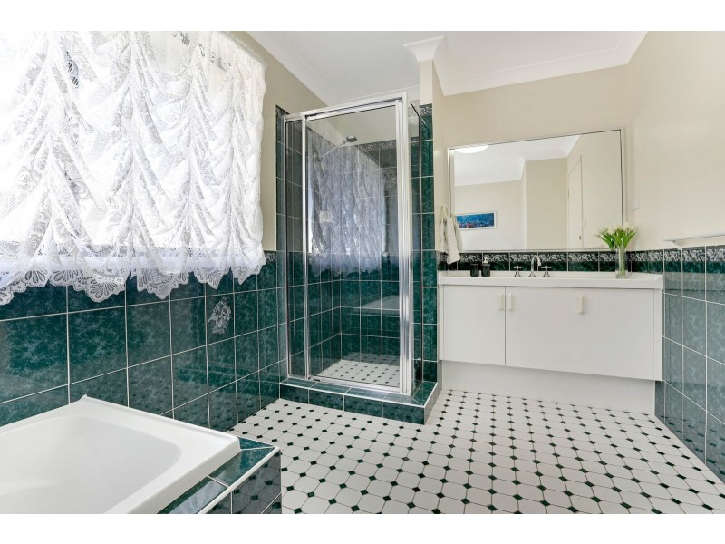 20 Carlon Crescent, Farmborough Heights NSW 2526