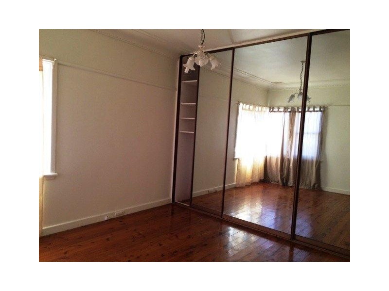 1 MARY AVENUE, Figtree NSW 2525