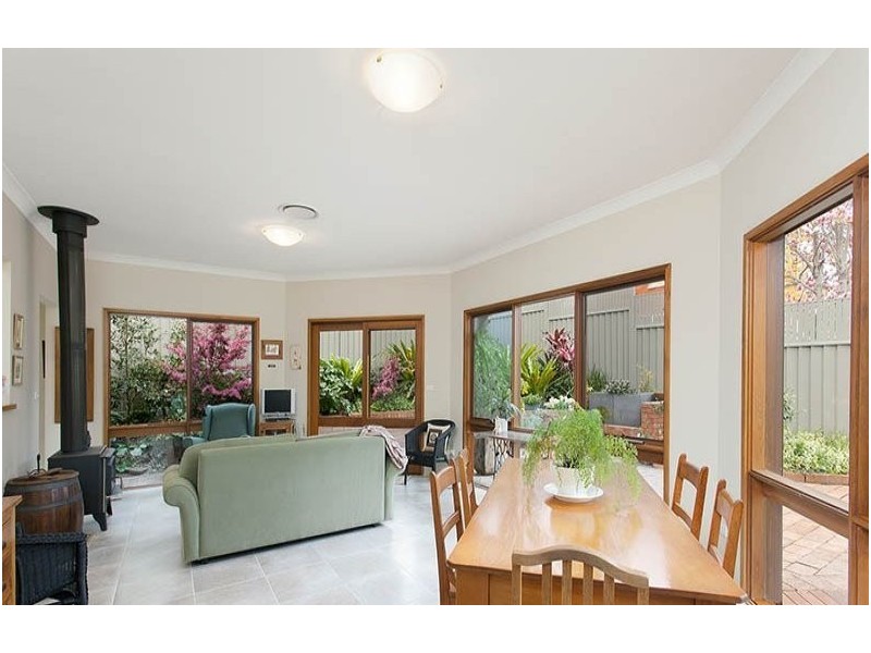 3 YURUGA AVE, West Wollongong NSW 2500