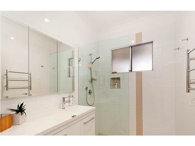 3 YURUGA AVE, West Wollongong NSW 2500
