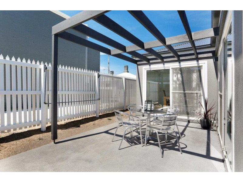 Unit 2, 11 Brompton Road, Bellambi NSW 2518