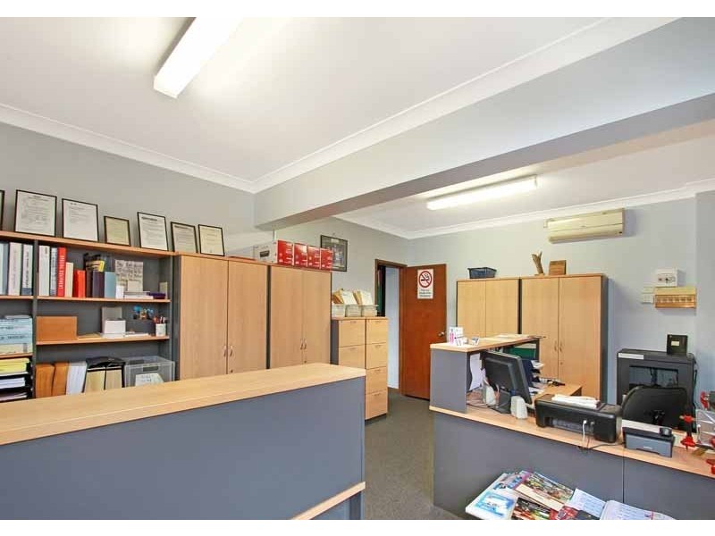 6 Lady Penrhyn Drive, Unanderra NSW 2526