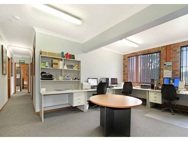 6 Lady Penrhyn Drive, Unanderra NSW 2526