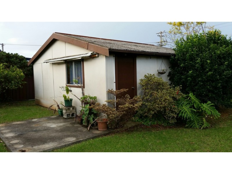 2 Windle Street, Lake Illawarra NSW 2528