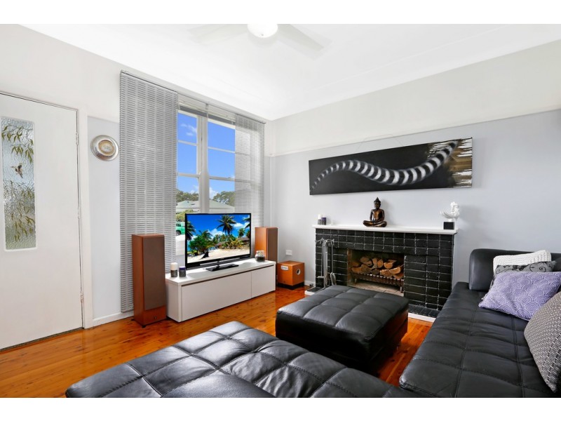 8 Williamson Street, Tarrawanna NSW 2518
