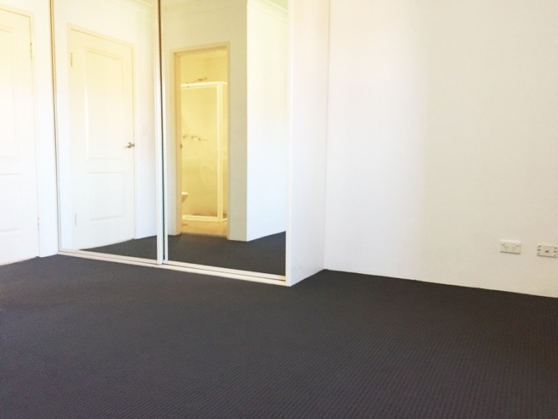 2/57 Chamberlain Rd, Guildford NSW 2161