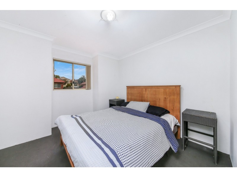 2/57 Chamberlain Rd, Guildford NSW 2161