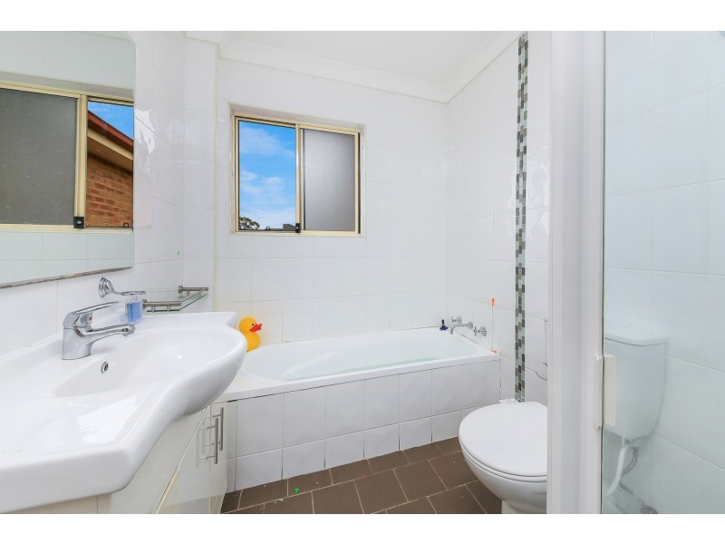 2/57 Chamberlain Rd, Guildford NSW 2161